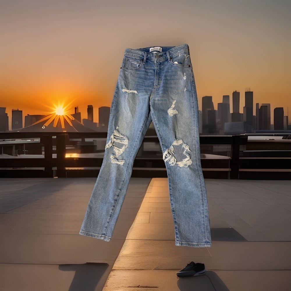 Abercrombie & Fitch 26 / 2 Jeans Mom Curve Love High Rise Distressed Grunge